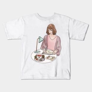 Writing girl Kids T-Shirt